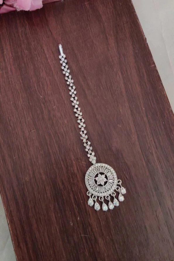 AD White Stone Round Shape Tikka